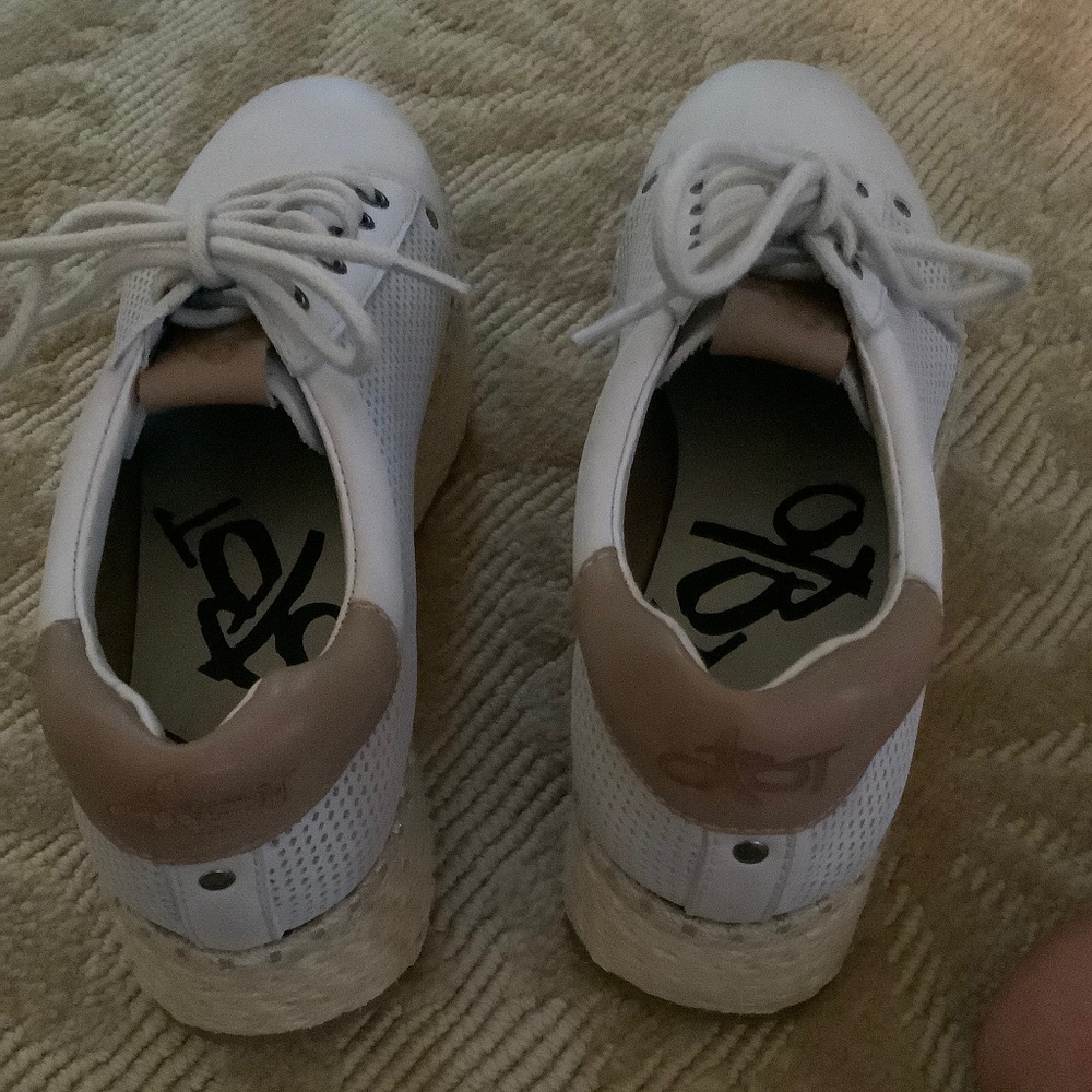 Shoe - Picture 3 of 6
